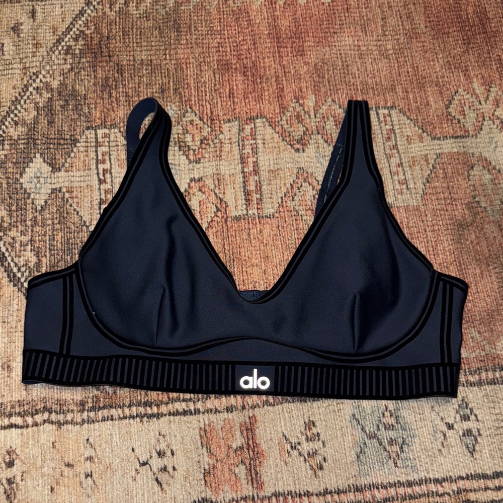 ALO Airline Lift Up Bra in Navy